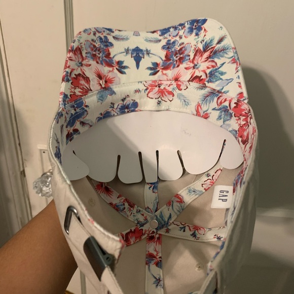 Gap Floral Cream/Grey-ish Cap - Picture 13 of 13